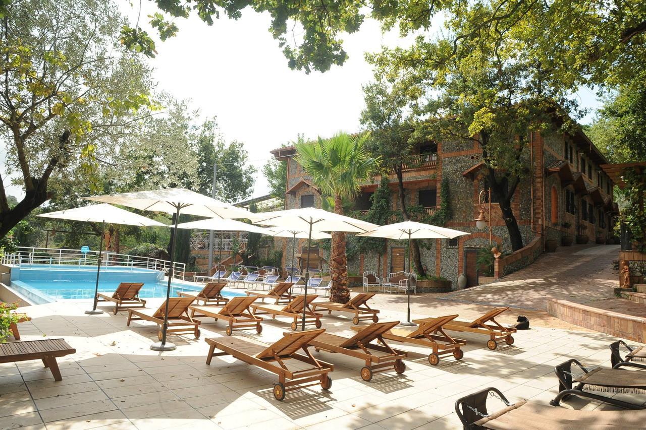 Resort Le Parisien Montecorvino Pugliano Exterior foto