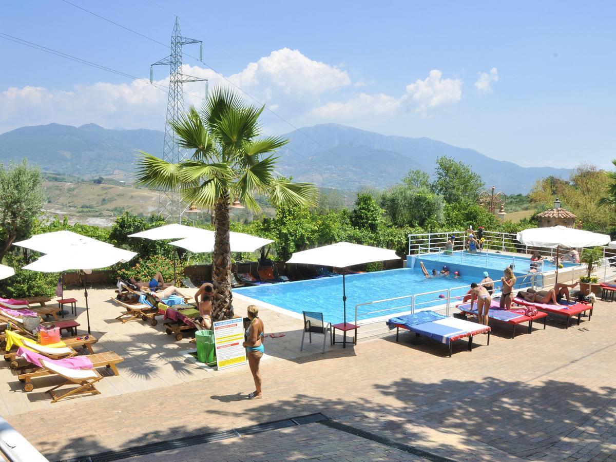 Resort Le Parisien Montecorvino Pugliano Exterior foto