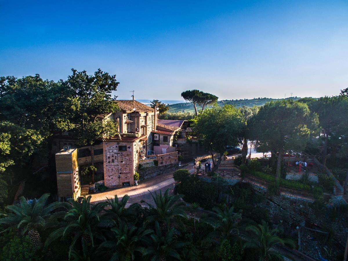 Resort Le Parisien Montecorvino Pugliano Exterior foto